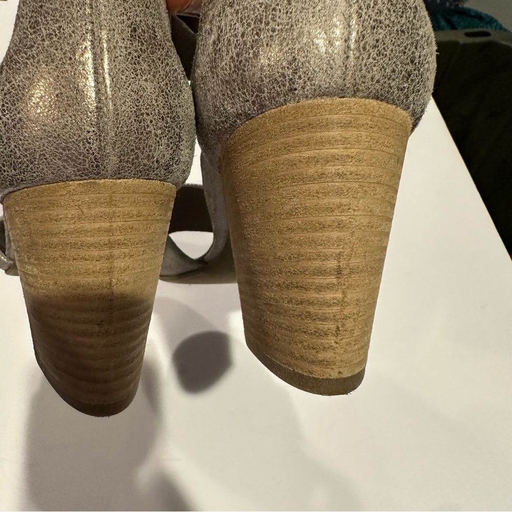 Paul Green Metallic Gold Leather Stacked Heel Sandals Women's Size 6 - Picture 8 of 8